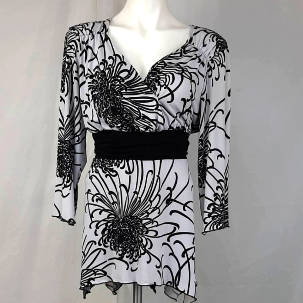 J T B Women's size large black and white top.
